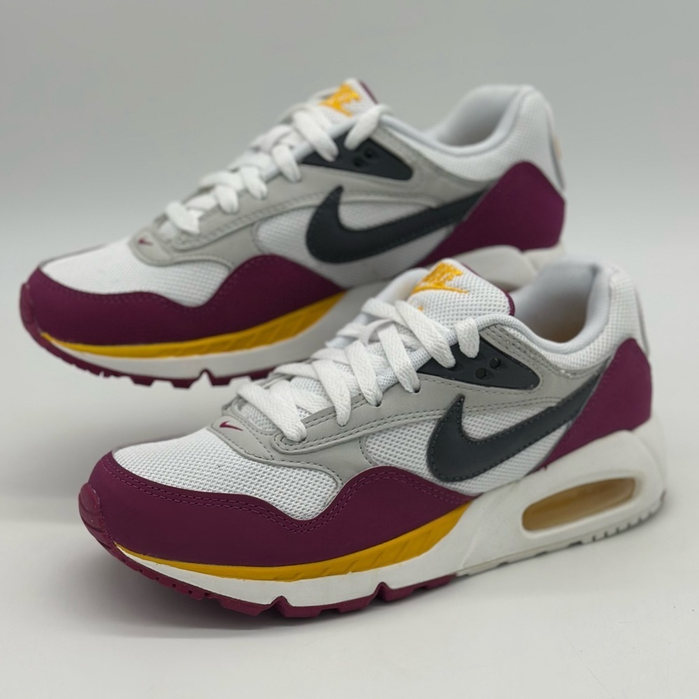 Nike White and Purple Sneakers with Air Cushion
